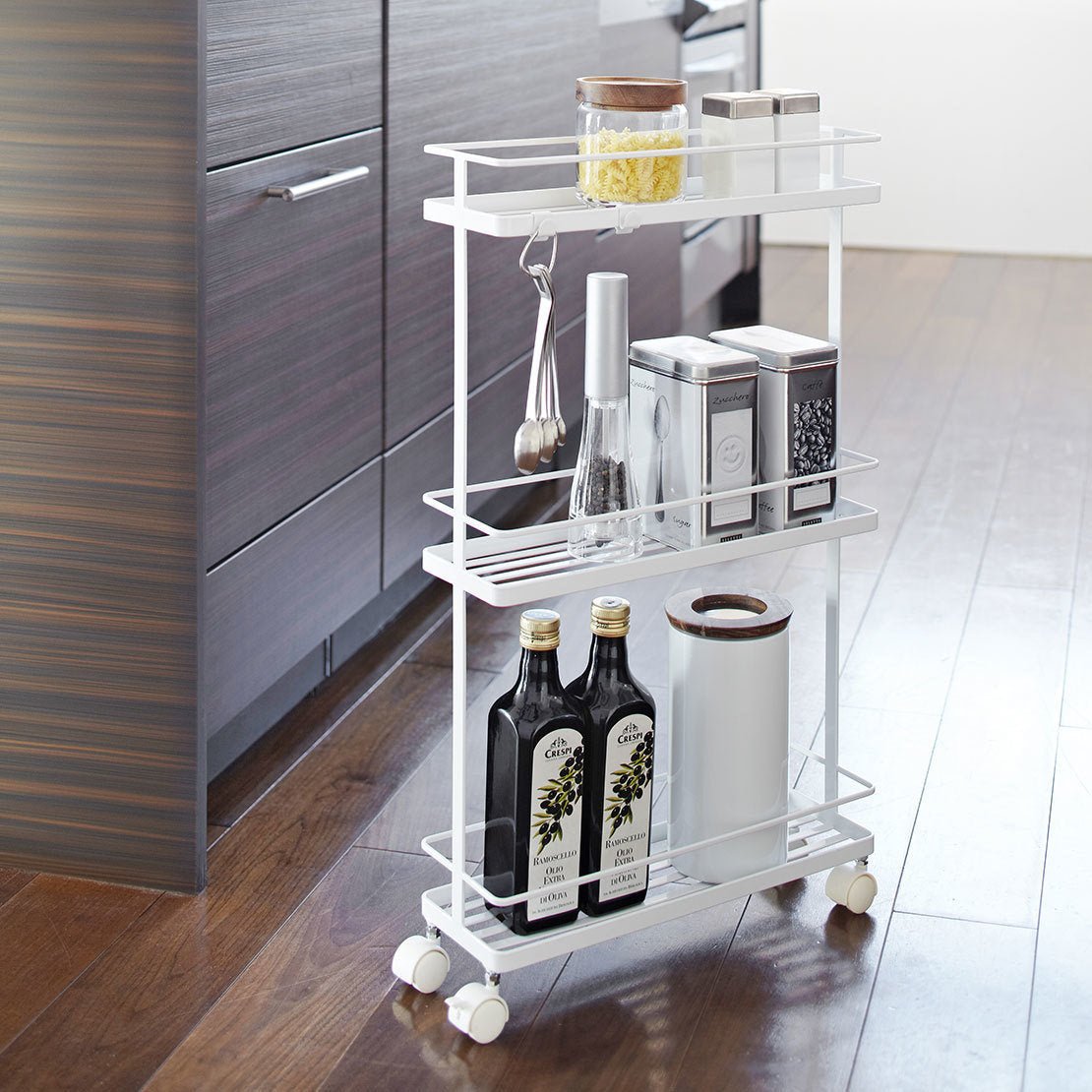 Rangement blanc pour produits de cuisine Tower - Yamazaki - The Cool Republic