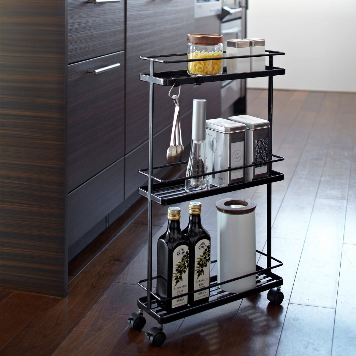 Rangement noir pour produits de cuisine Tower - Yamazaki - The Cool Republic