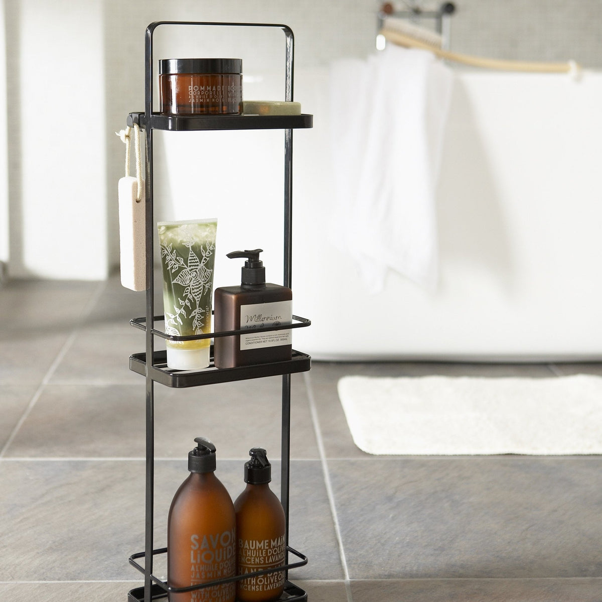 Rangement noir pour produits de douche Slim - Yamazaki - The Cool Republic