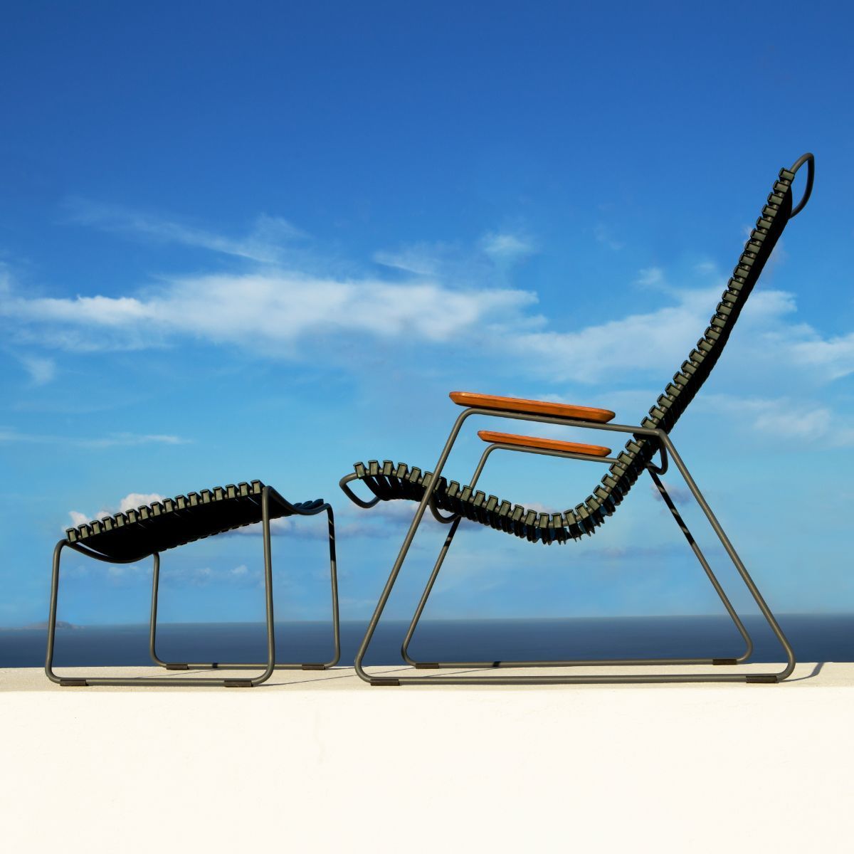 Repose-pieds en métal et plastique noir CLICK - Houe - The Cool Republic