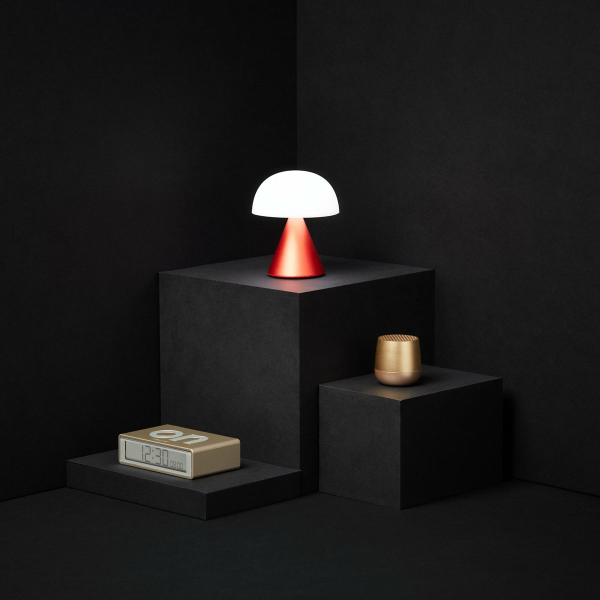 Réveil Flip de voyage rose - Lexon Design - The Cool Republic