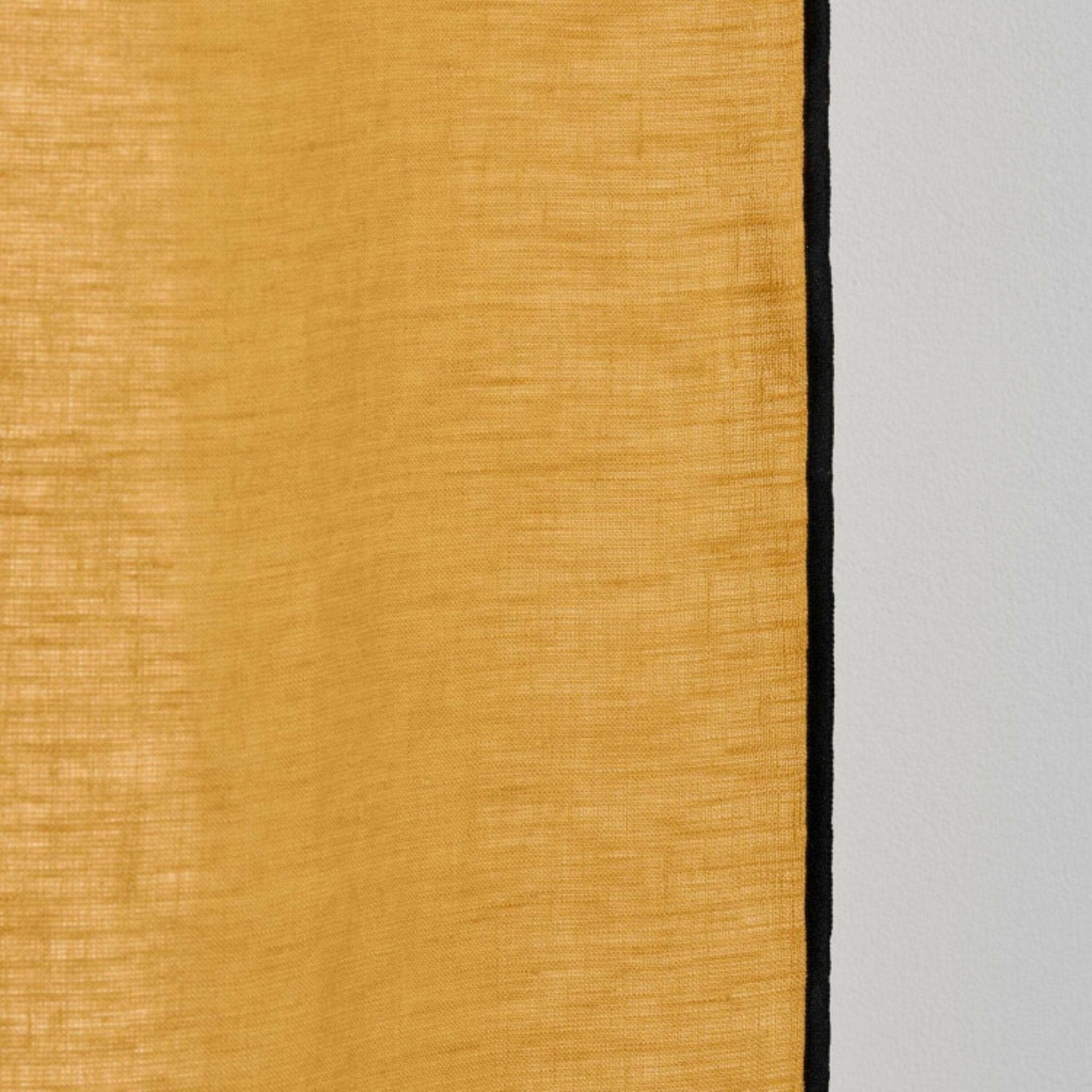 Rideau à oeillets noirs 144x280 en lin ocre Carlina - Madura - The Cool Republic