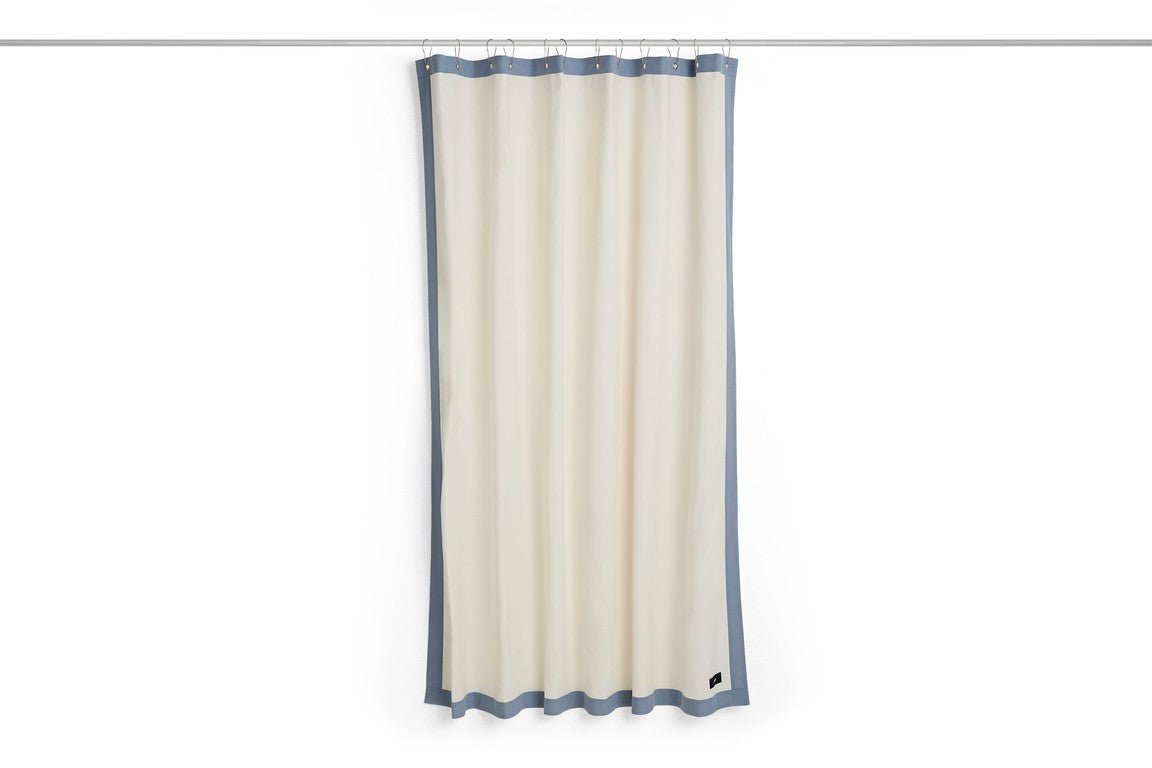 Rideau de douche en coton biologique blanc crème et bleu Outline - Hay - The Cool Republic