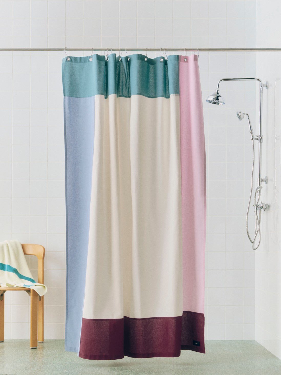 Rideau de douche en coton biologique rose multicolore Pivot - Hay - The Cool Republic