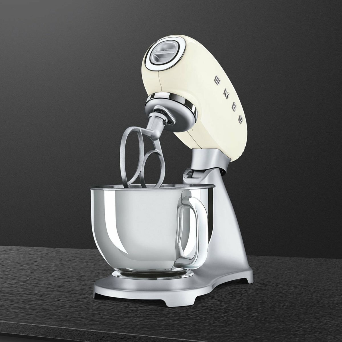 Robot sur socle crème Années 50 - Smeg - The Cool Republic