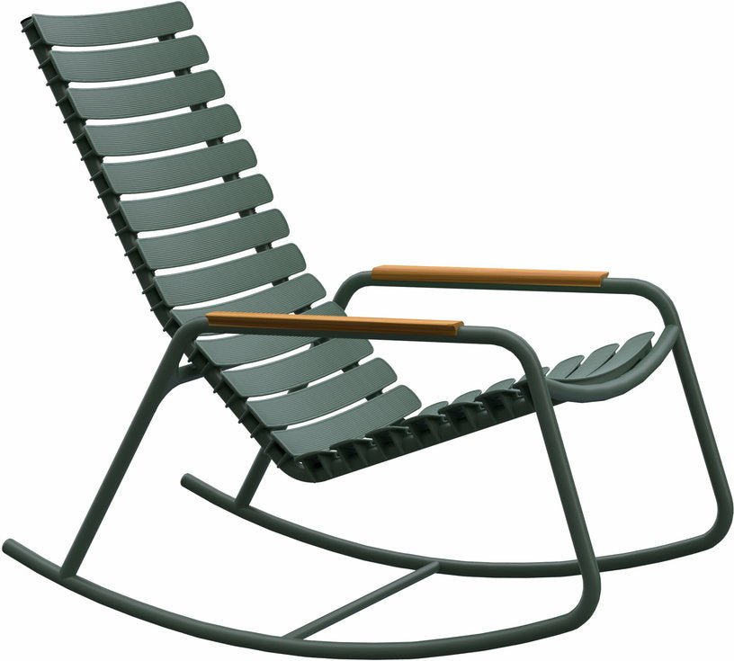 Rocking chair en plastique recyclé aluminium vert olive et bambou Reclips - Houe - The Cool Republic