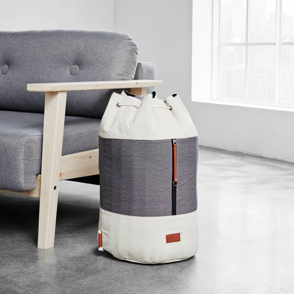 Sac de rangement gris et blanc 35x60cm Roadie - Karup Design - The Cool Republic