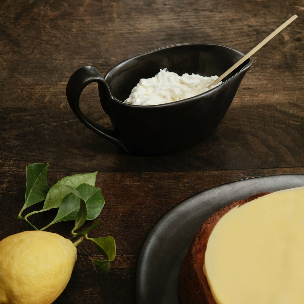 Saucière en porcelaine noire Flow - Ferm Living - The Cool Republic