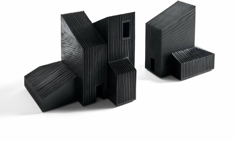 Sculpture Black Modern Farm House en acajou - Ethnicraft Accessories - The Cool Republic