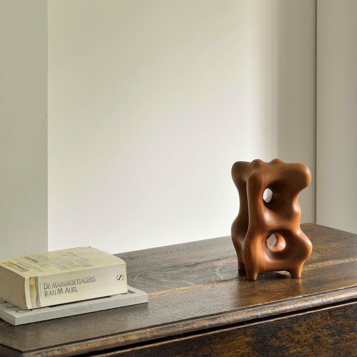 Sculpture Natural Organic en acajou - Ethnicraft Accessories - The Cool Republic