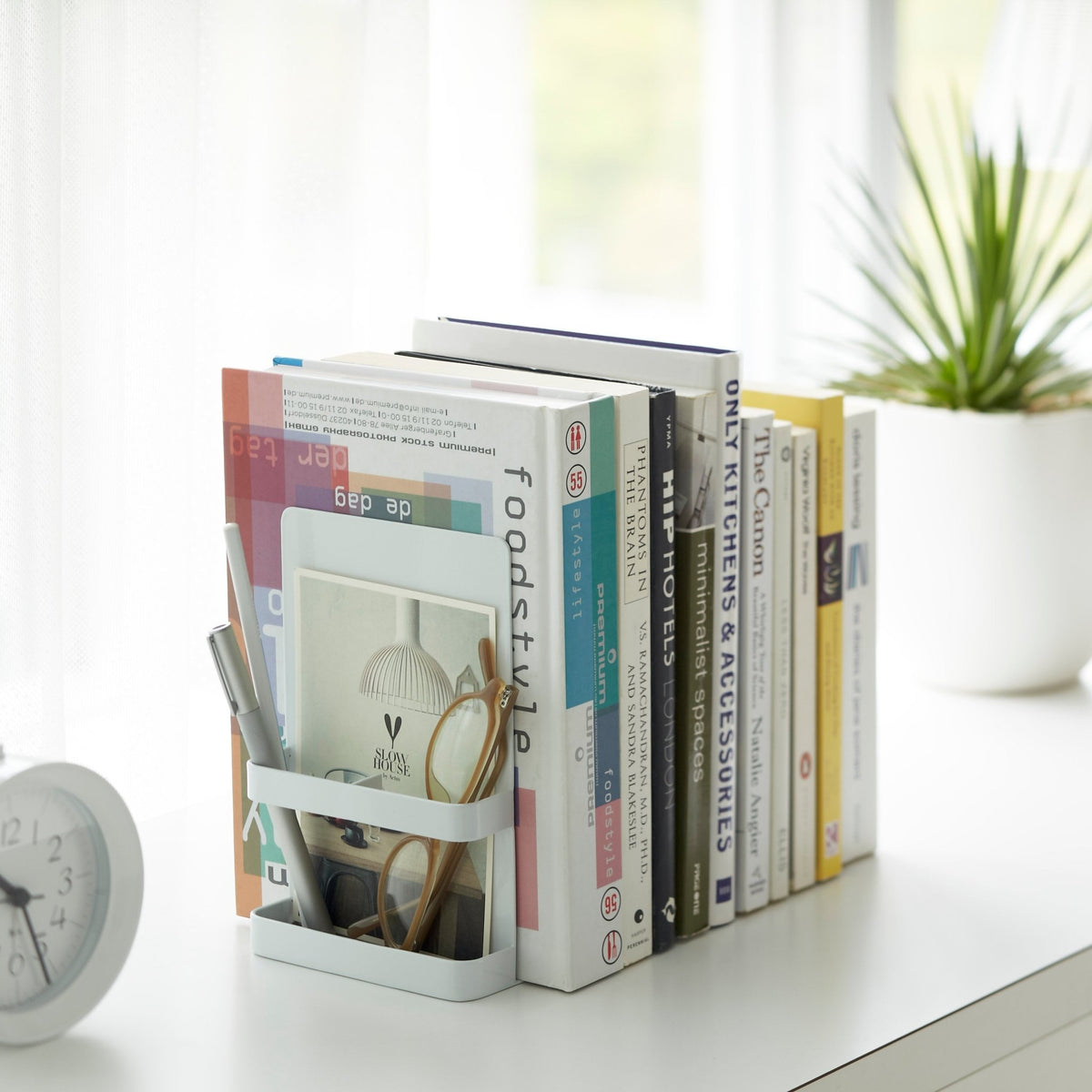 Serre-livres en métal blanc Tower - Yamazaki - The Cool Republic