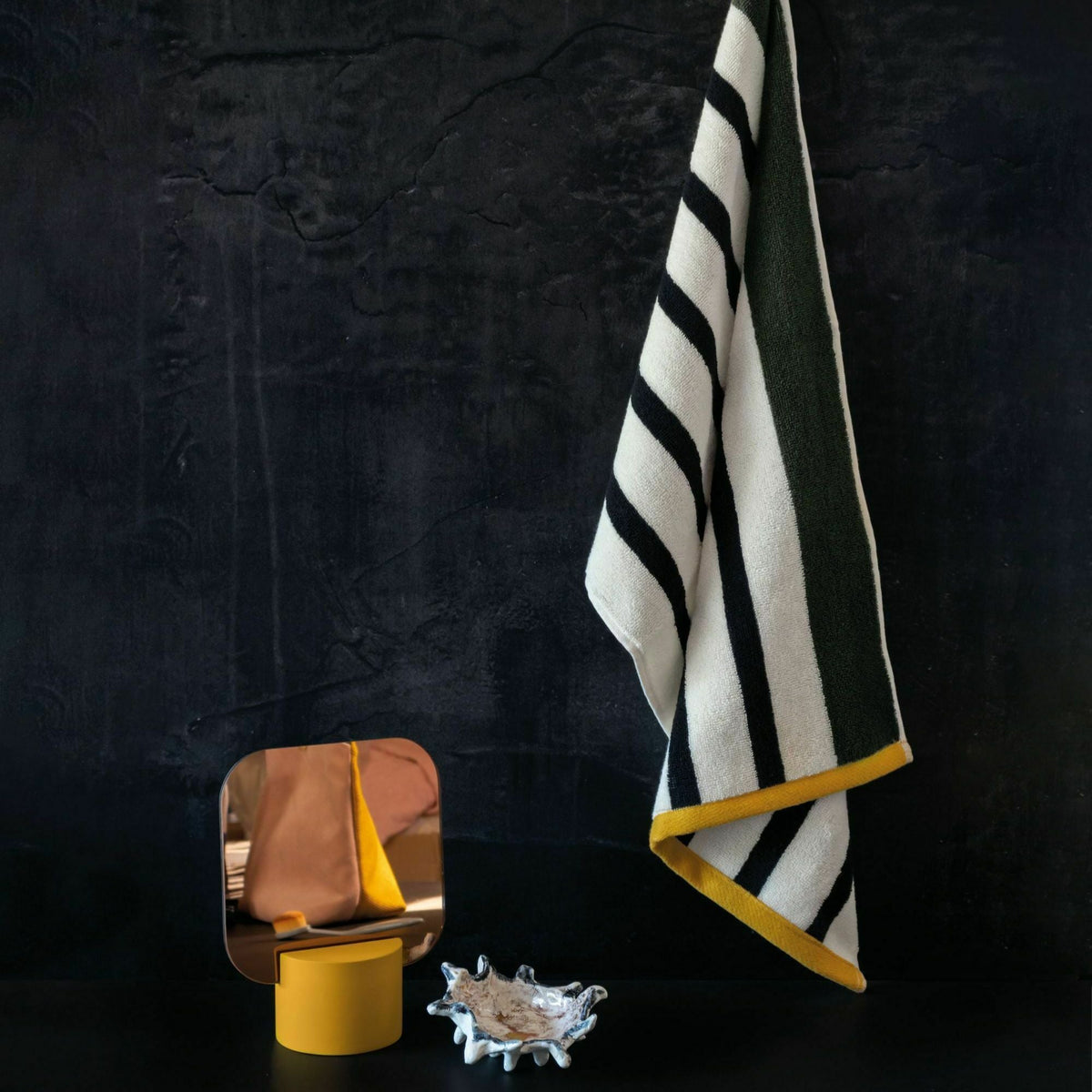 Serviette de bain 50 x 95 cm vert olive Boudoir - Mette Ditmer - The Cool Republic