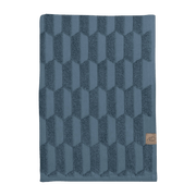 Serviette de bain bleu ardoise 70 x 133 cm Geo - Mette Ditmer - The Cool Republic