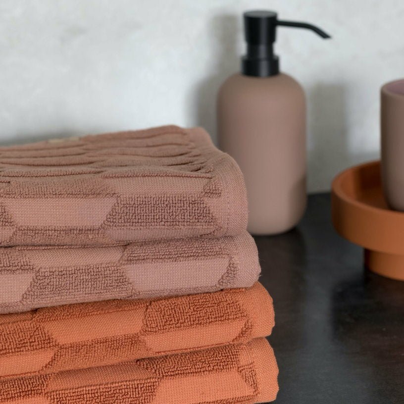 Serviette de bain blush 50 x 95 cm Geo - Mette Ditmer - The Cool Republic