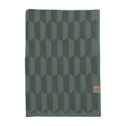 Serviette de bain vert pin 50 x 95 cm Geo - Mette Ditmer - The Cool Republic
