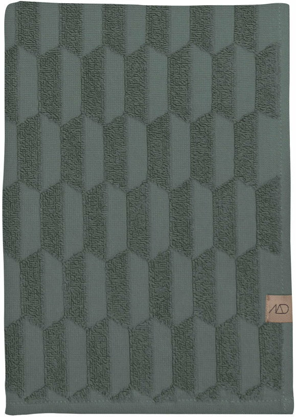 Serviette de bain vert pin 70 x 133 cm Geo - Mette Ditmer - The Cool Republic