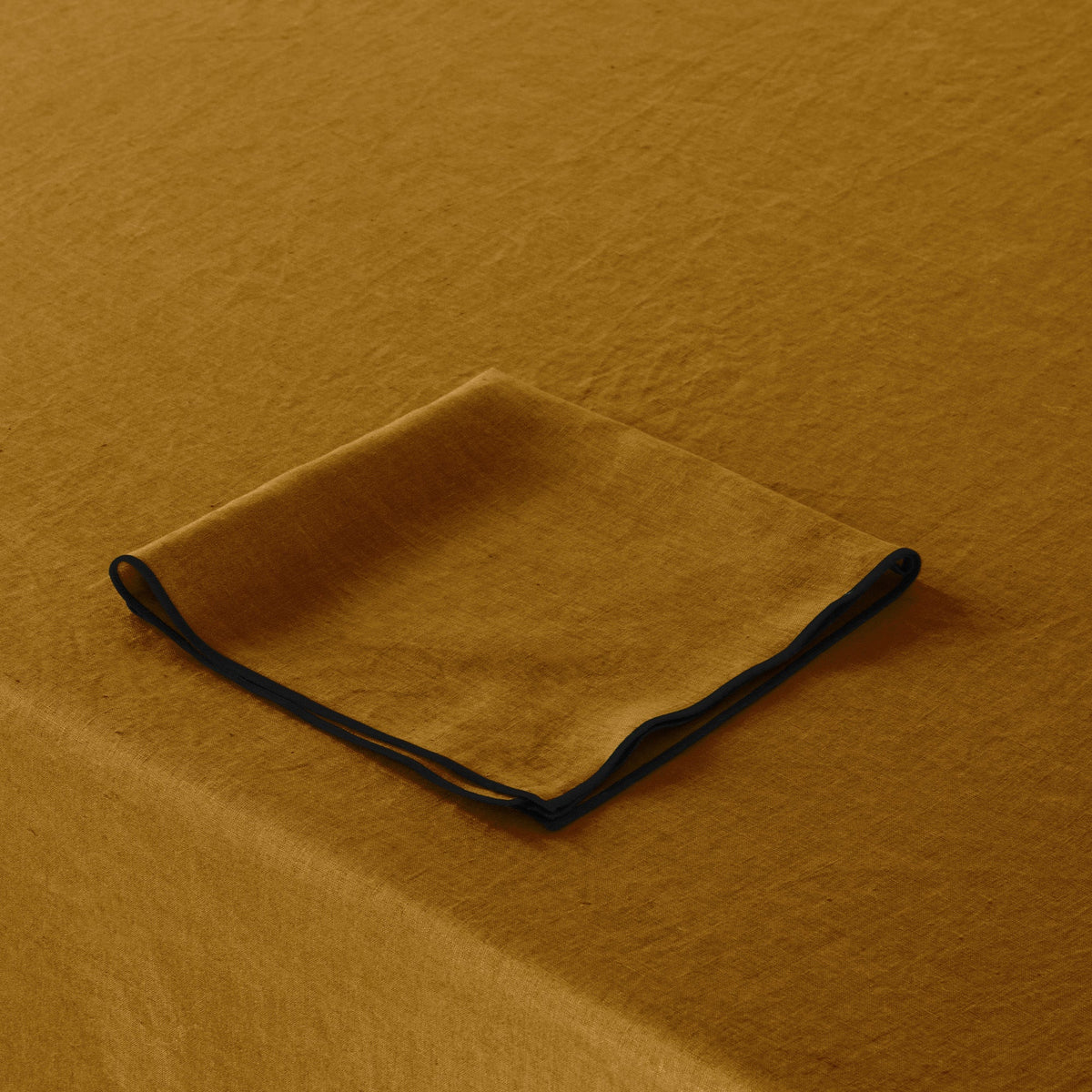 Serviette De Table Carlina Bronze Et Bourdon Noir - Madura - The Cool Republic