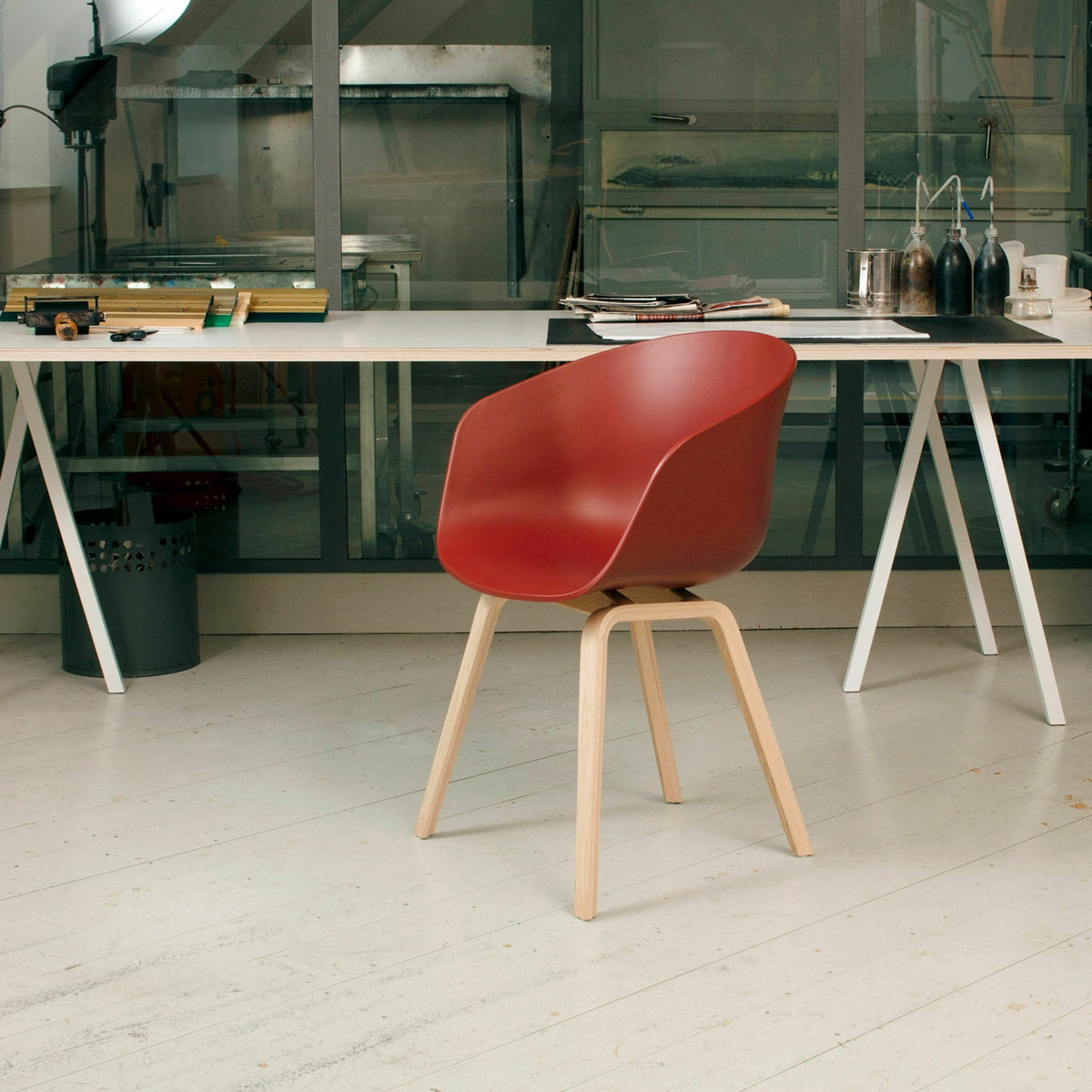 Set de 2 tréteaux en acier blanc Loop Stand - HAY - The Cool Republic