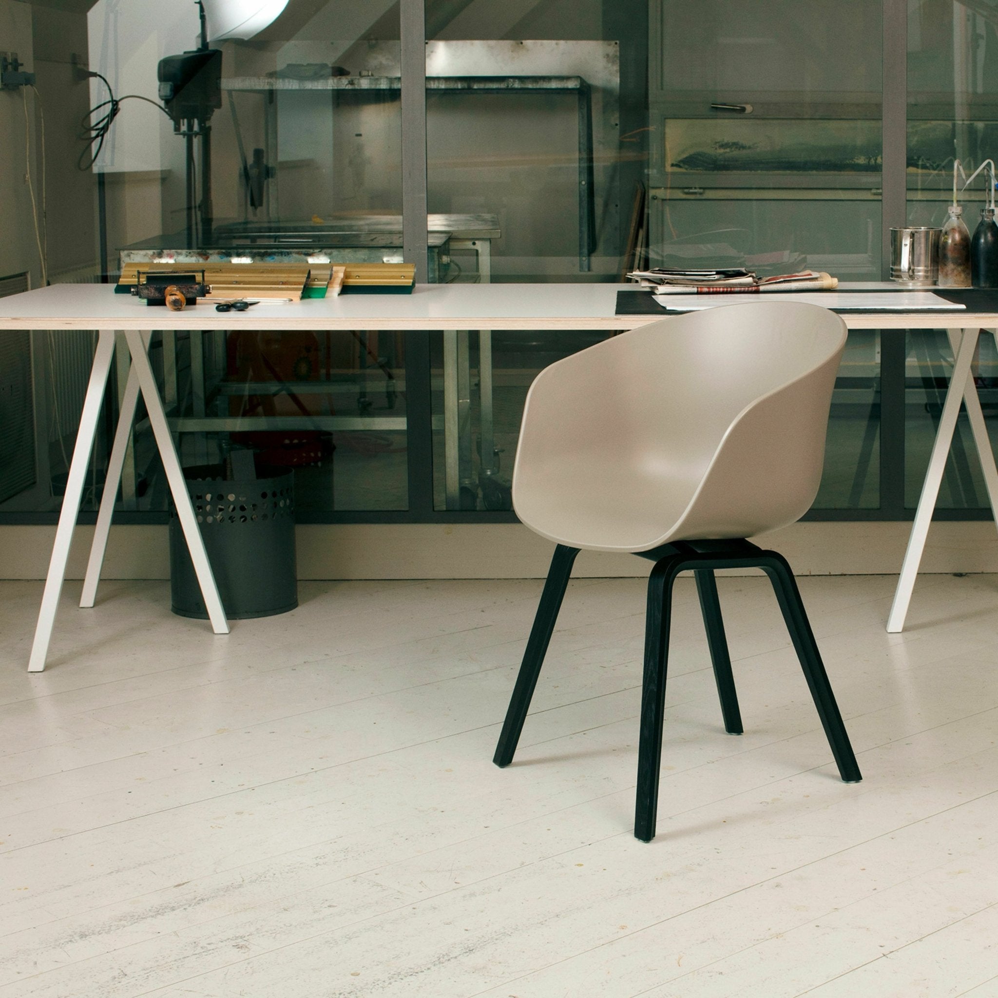 Set de 2 tréteaux en acier noir Loop Stand - HAY - The Cool Republic