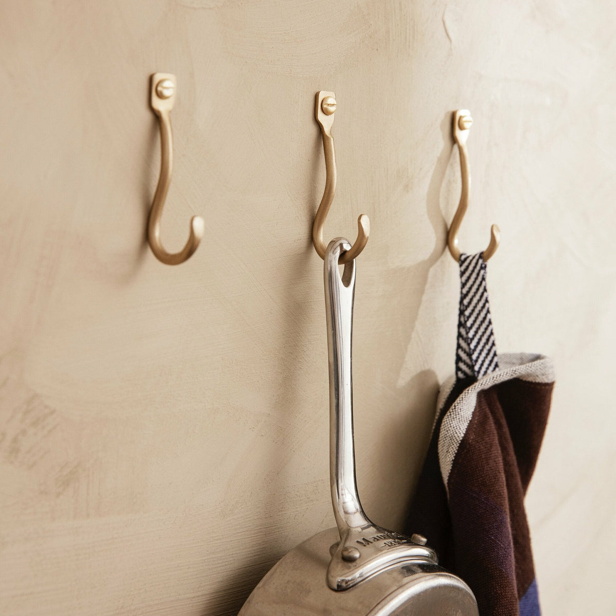 Set de 3 crochets en laiton Curvature - Ferm Living - The Cool Republic