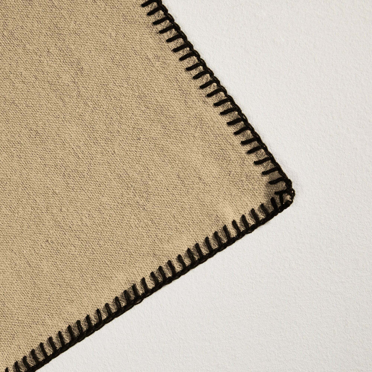 Set De Table Nino Beige Seigle Et Feston Noir - Madura - The Cool Republic