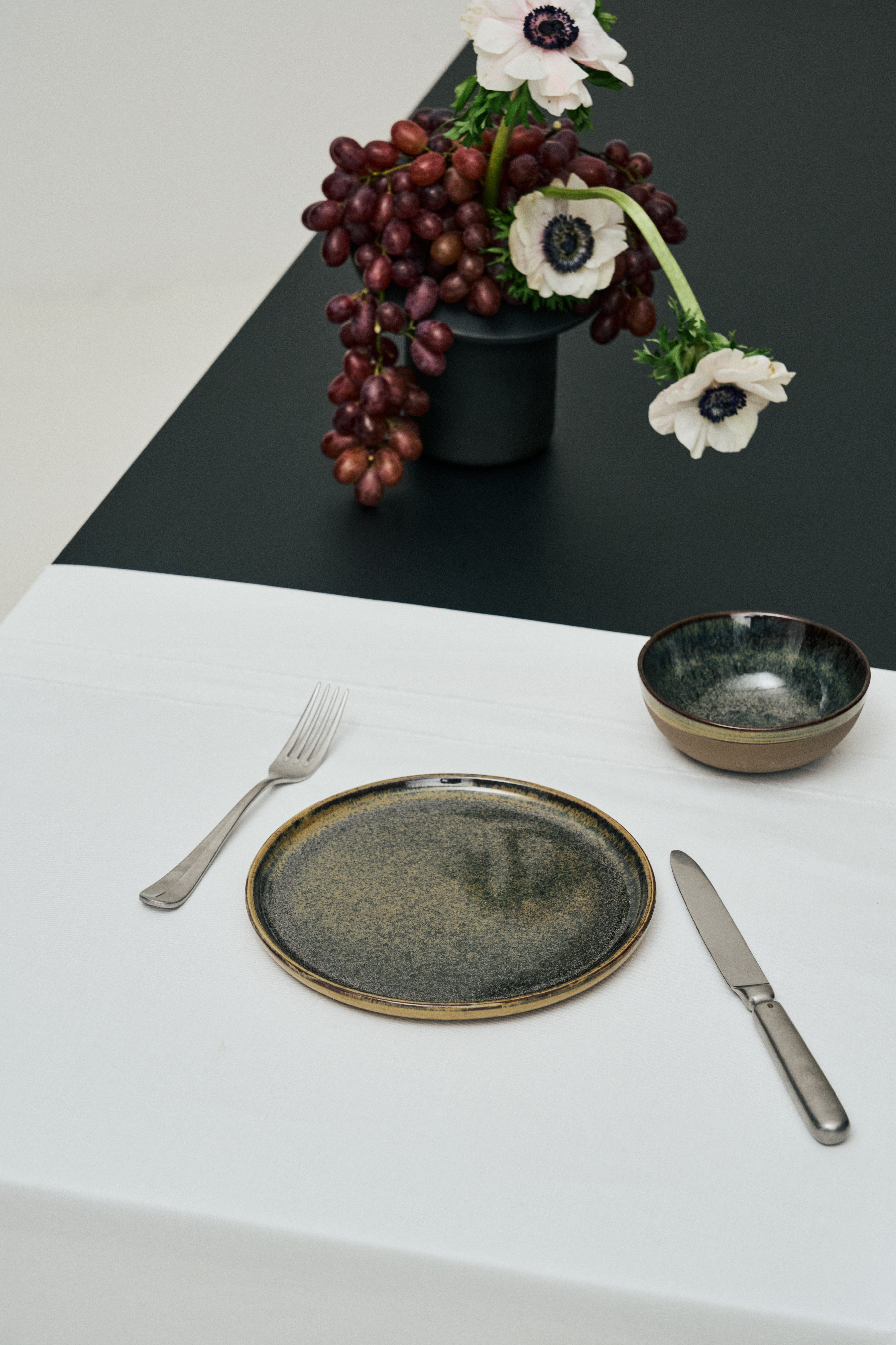 Set de vaisselle 12 pièces en grès vert camo Surface - Serax