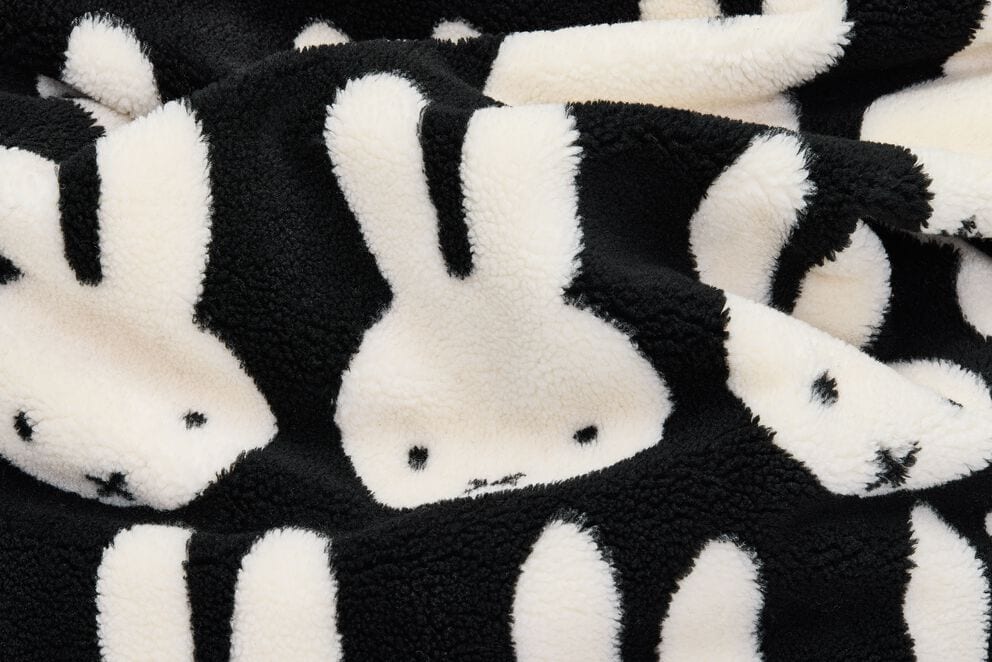 Pouf pour enfant en tissu doux noir et blanc 155x120x2cm Original Slim Teddy x Miffy - Fatboy — vue 3