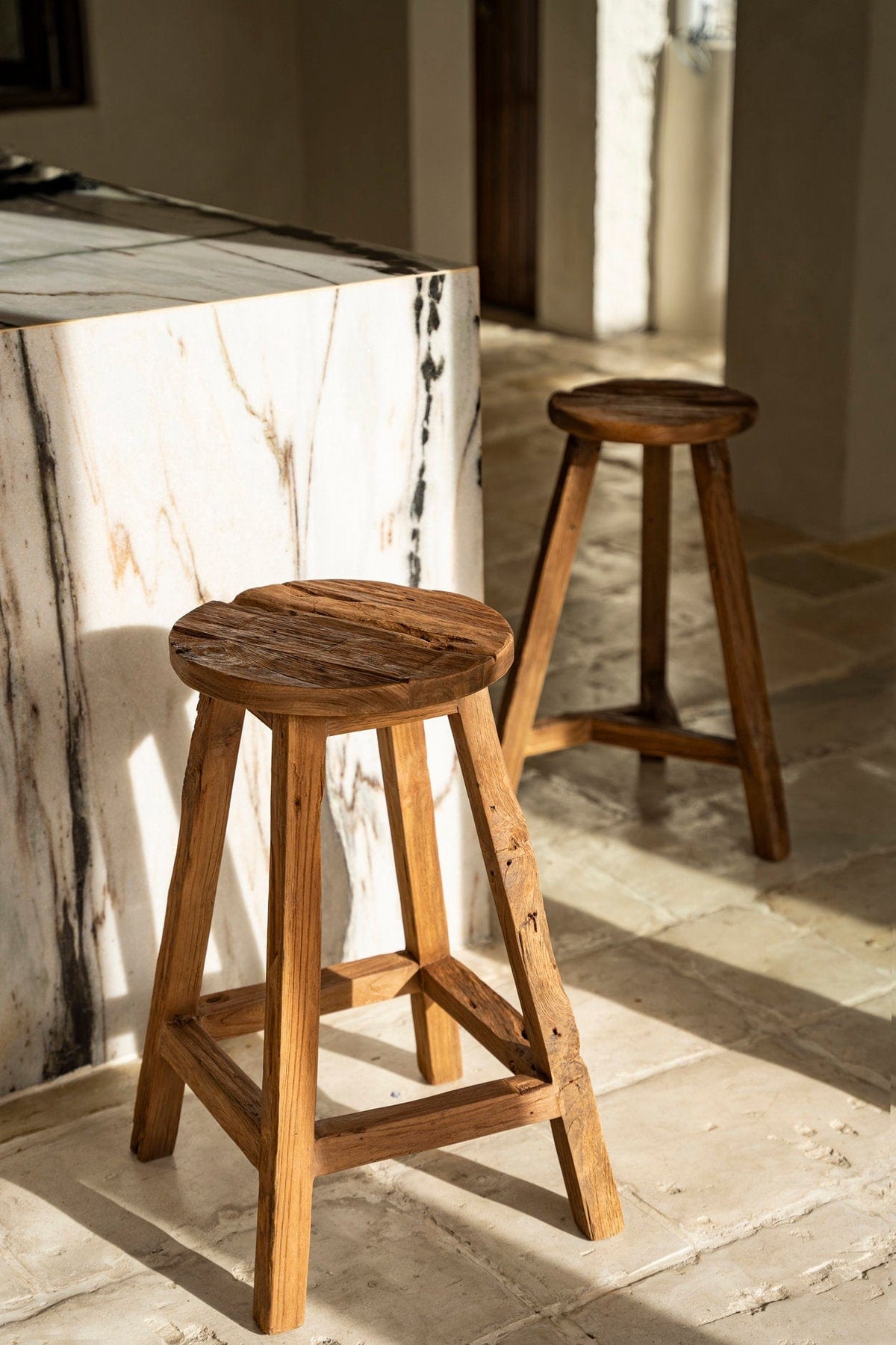 Tabouret de bar en teck naturel recyclé marron 39x39x70cm Shibori - Bazar Bizar — vue 3