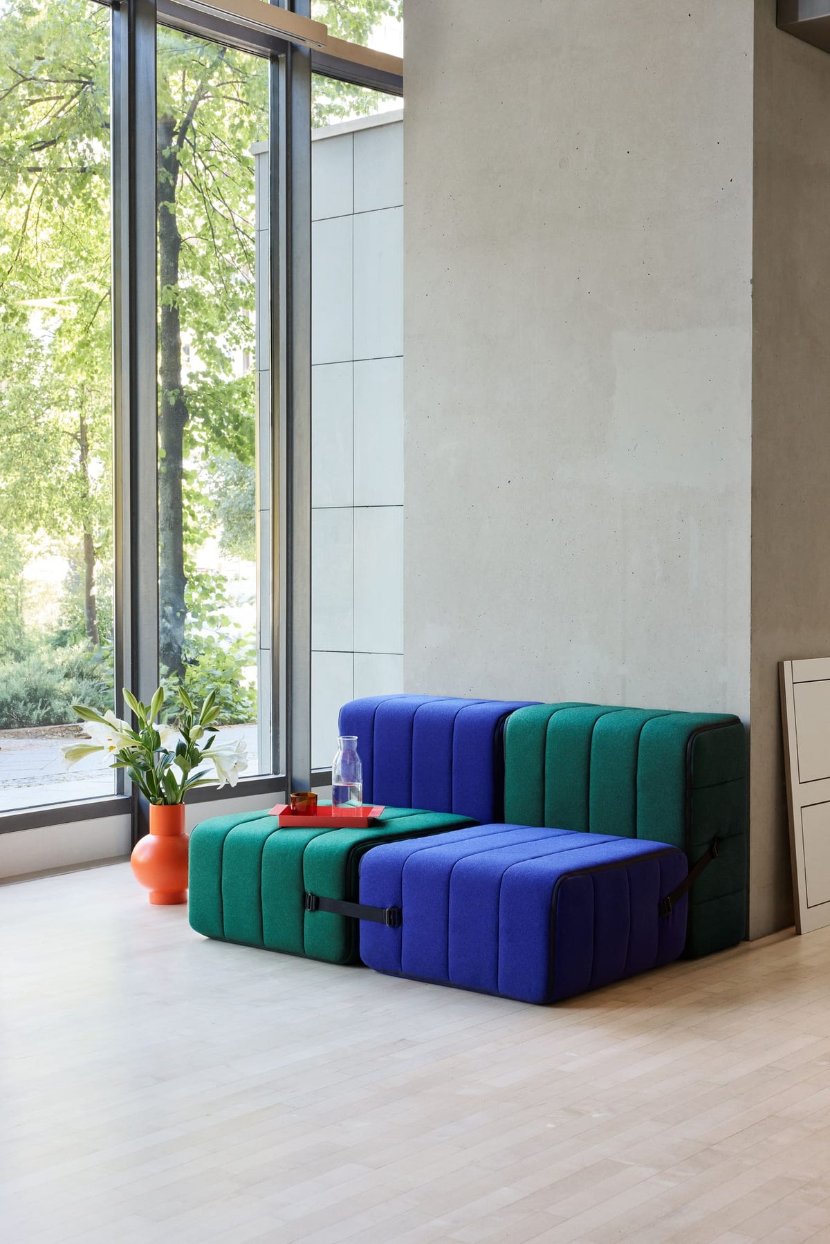 Canapé 2 places en tissu Sera en laine noir 136x102x68cm Curt - Ambivalenz — vue 2