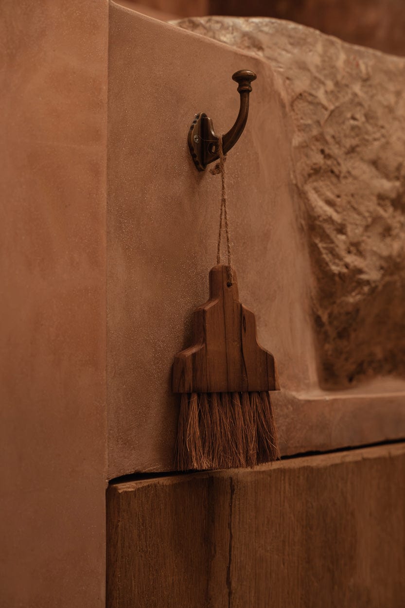Brosse à main en teck naturel 2cm Osta - Bazar Bizar — vue 2
