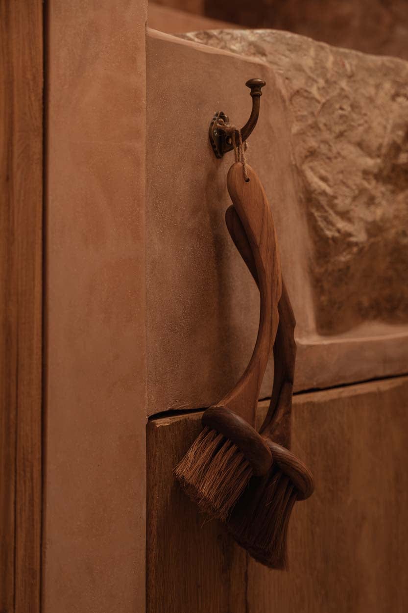 Brosse à main en teck naturel 8cm Naan - Bazar Bizar — vue 2