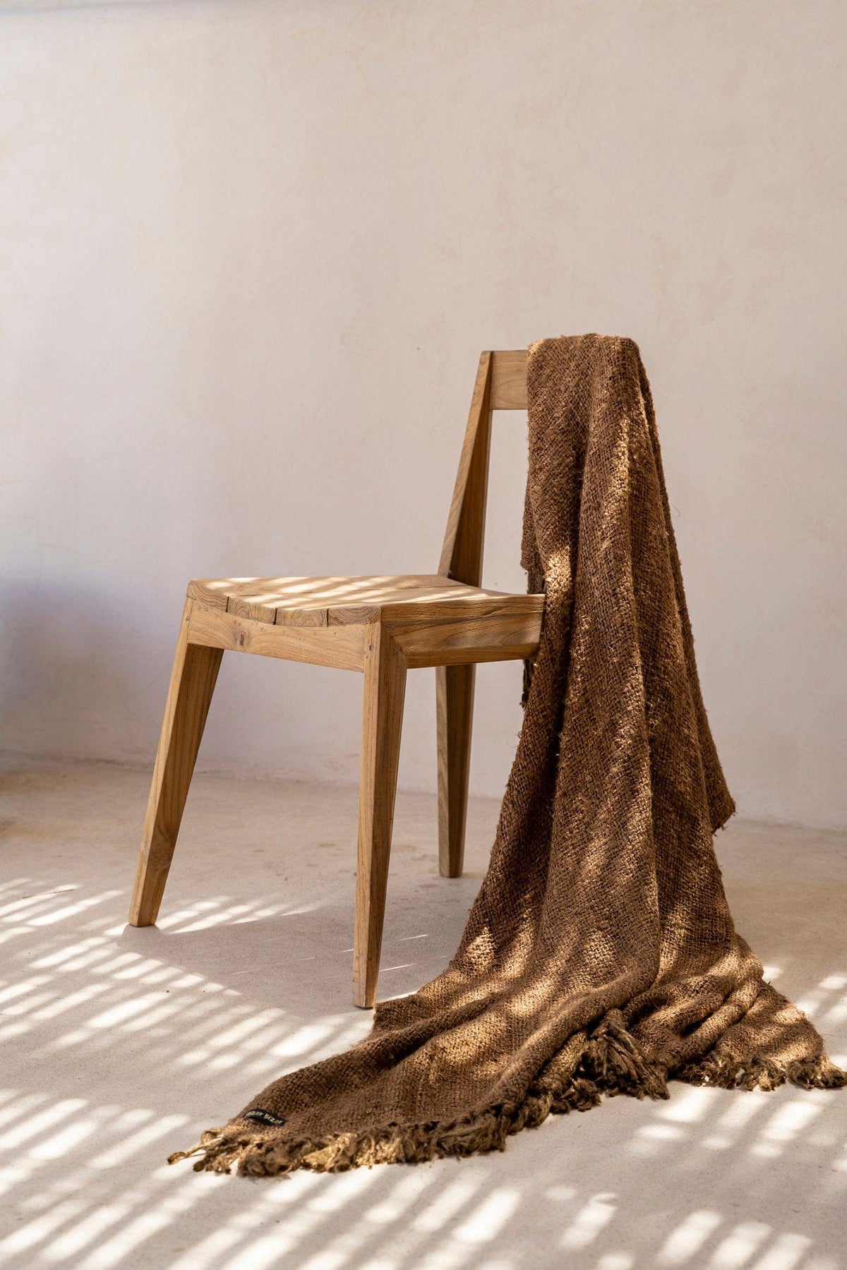 Chaise de jardin en bois de teck massif recyclé naturel 53x55x79cm Paxi - Bazar Bizar — vue 2