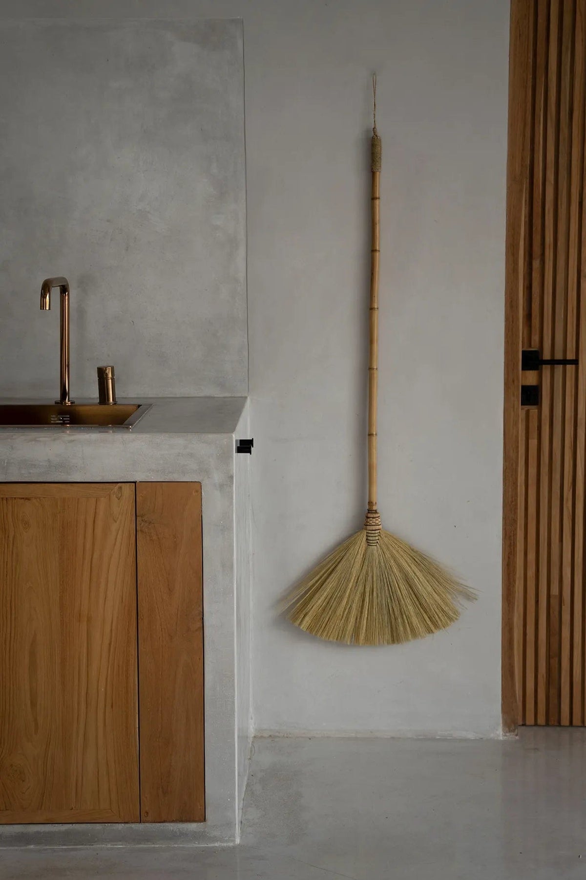 Balai en fibre tressée naturelle 130cm Big Broom - Bazar Bizar — vue 4