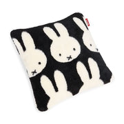 Coussin carré en tissu doux noir et blanc 50x50cm Teddy x Miffy - Fatboy
