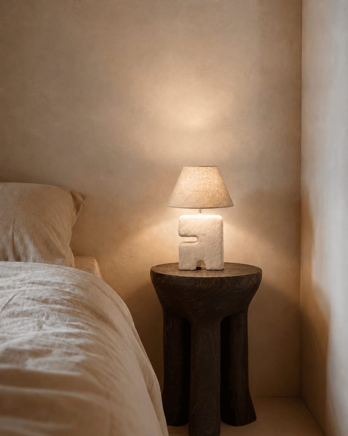 Lampe de table en papier mâché blanc 25cm L'Objet - Bazar Bizar — vue 2