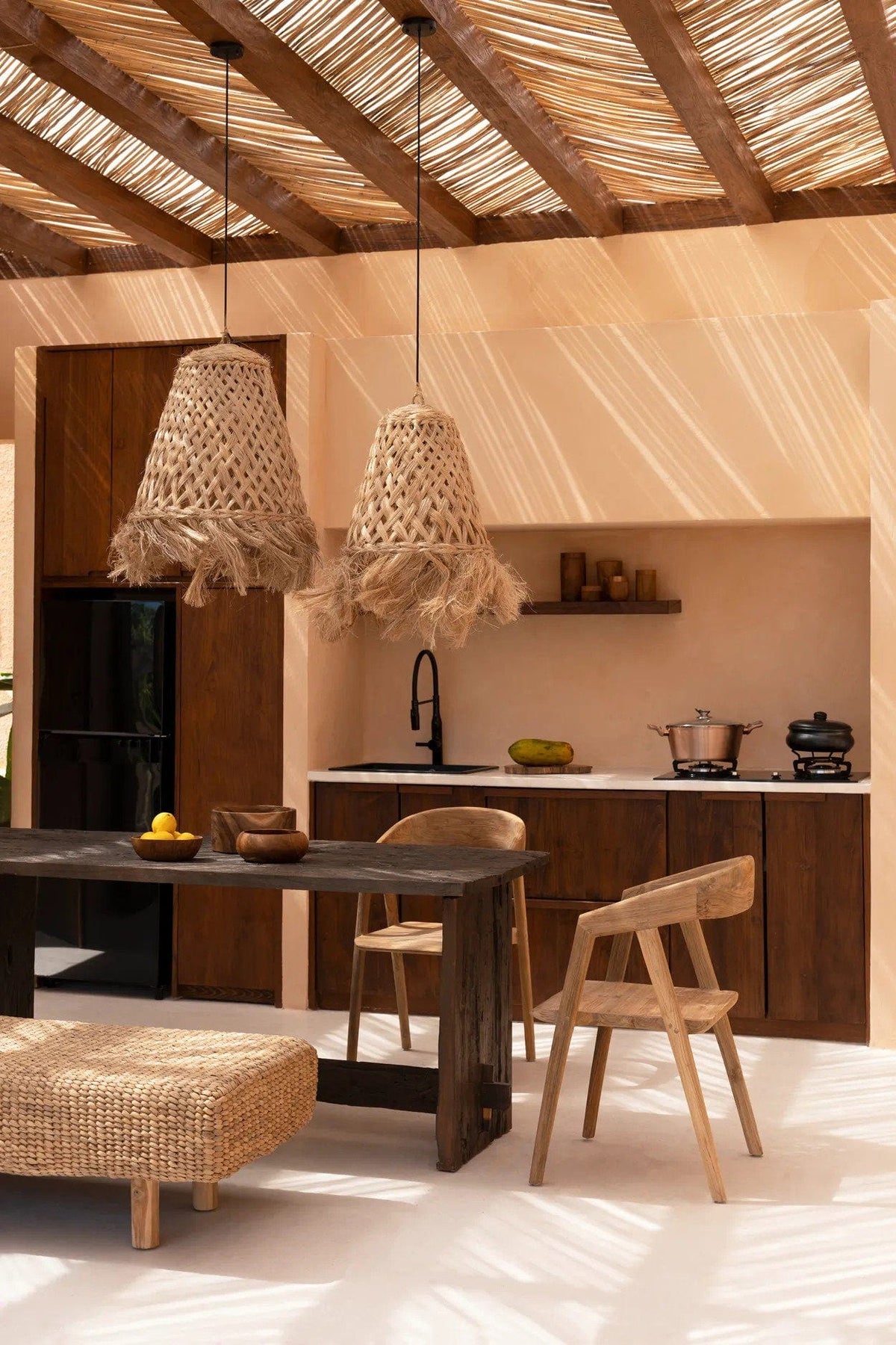 Suspension en fibre naturelle tressée beige 43cm Abaca Jelly Fish - Bazar Bizar — vue 3