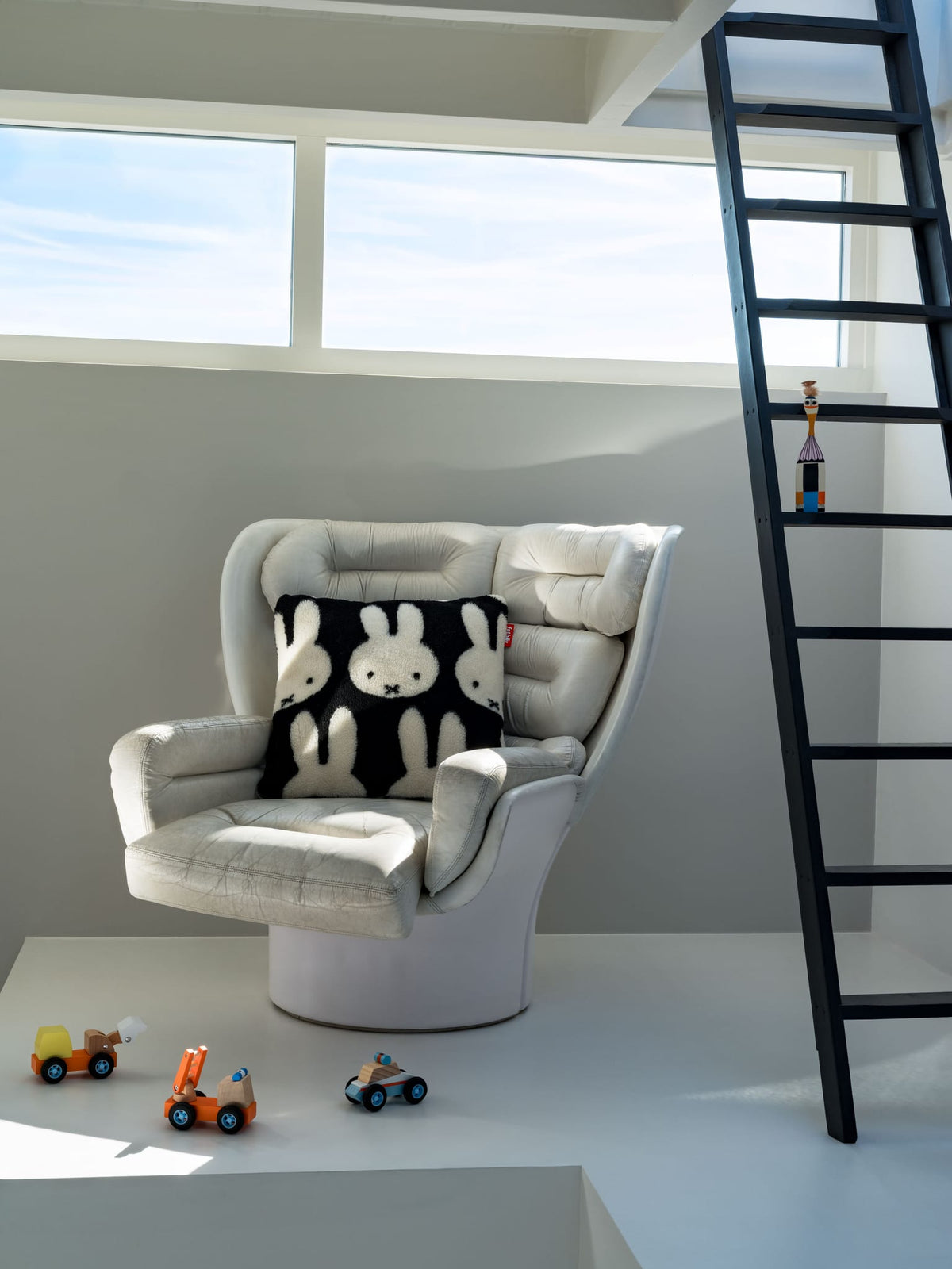 Coussin carré en tissu doux noir et blanc 50x50cm Teddy x Miffy - Fatboy — vue 2
