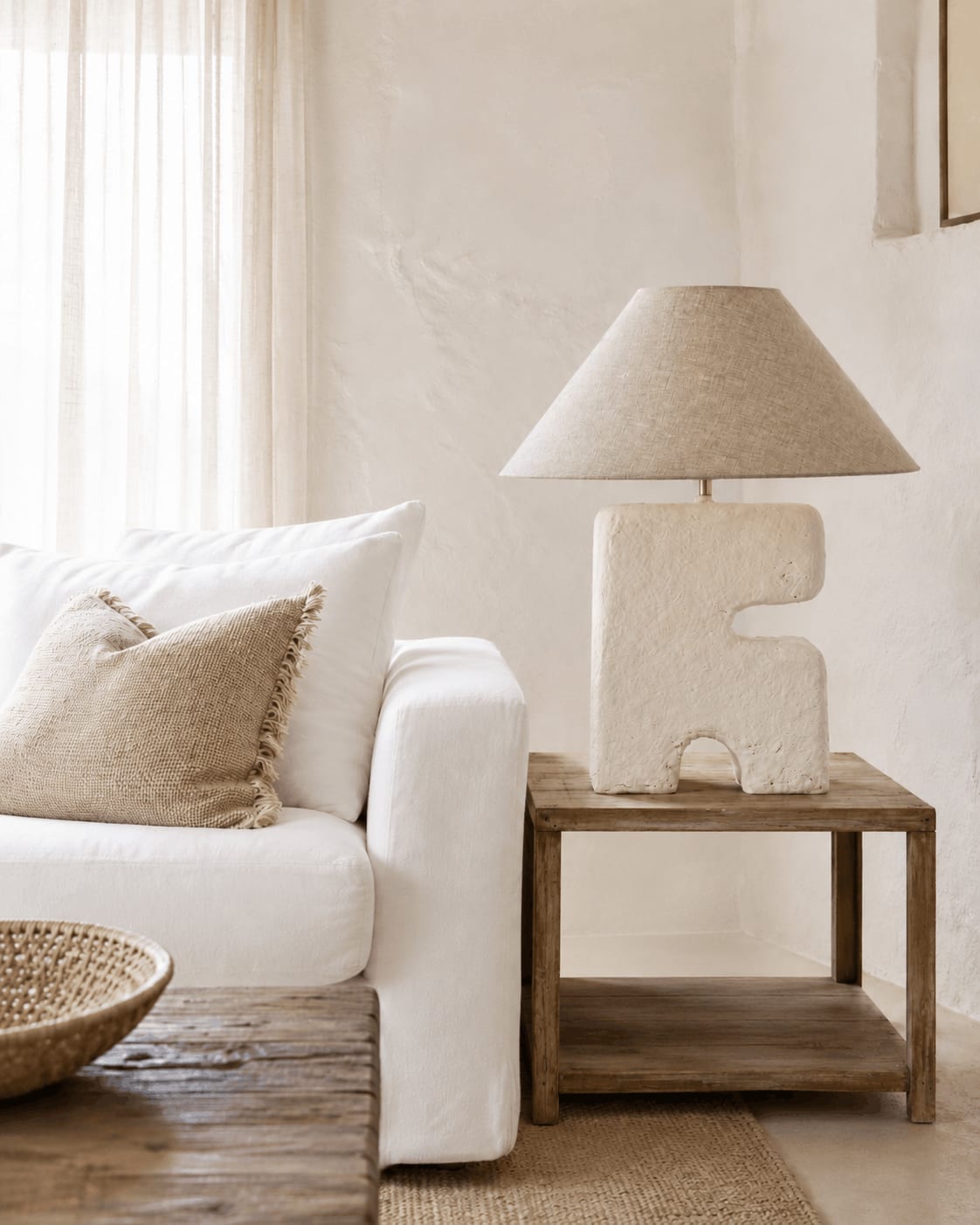 Lampe de table en papier mâché blanc 40cm L'Objet - Bazar Bizar — vue 2