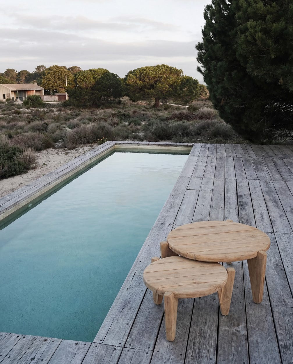 Table basse de jardin ronde en teck massif recyclé naturel 70x70x35cm Seseh - Bazar Bizar — vue 2