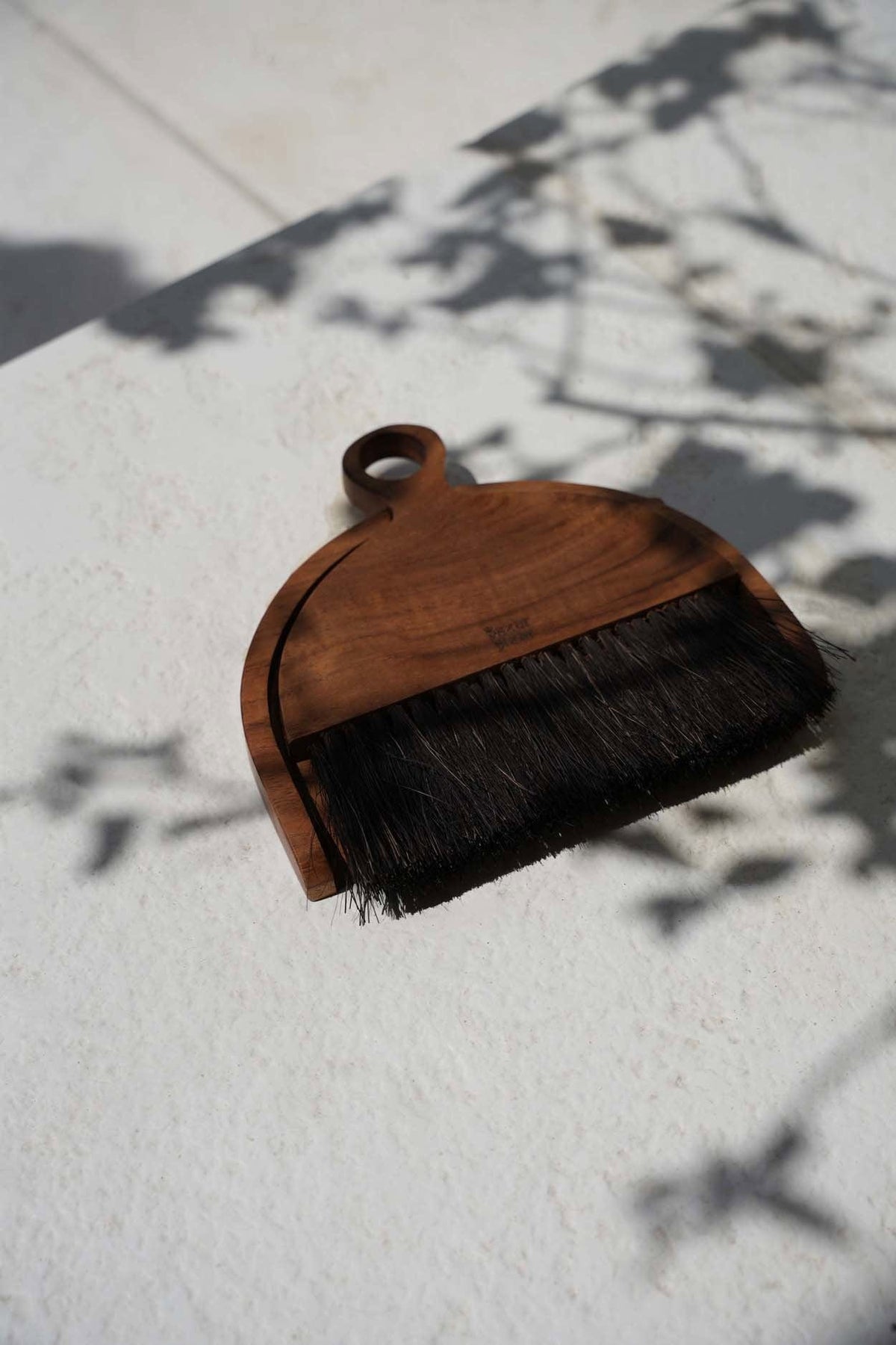 Brosse à main en teck naturel 3cm Haya - Bazar Bizar — vue 6