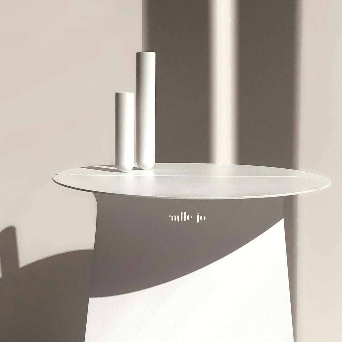 Soliflore en métal blanc poudré - Mlle Jo - The Cool Republic