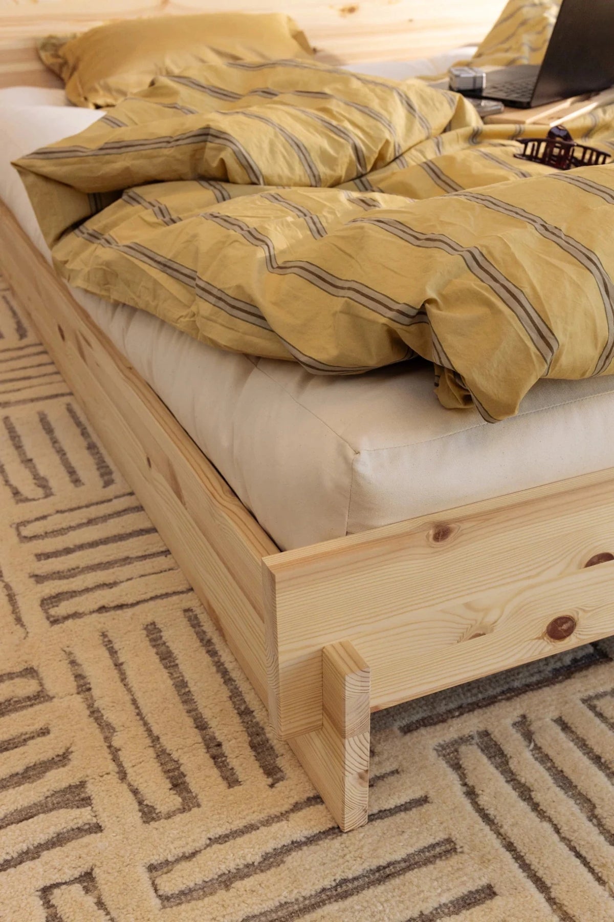 Sommier en en pin massif brut 180X200cm Latch - Karup - The Cool Republic