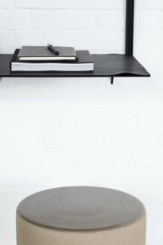 Sous main pour bureau mural compact en cuir noir 74x40cm - Serax - The Cool Republic