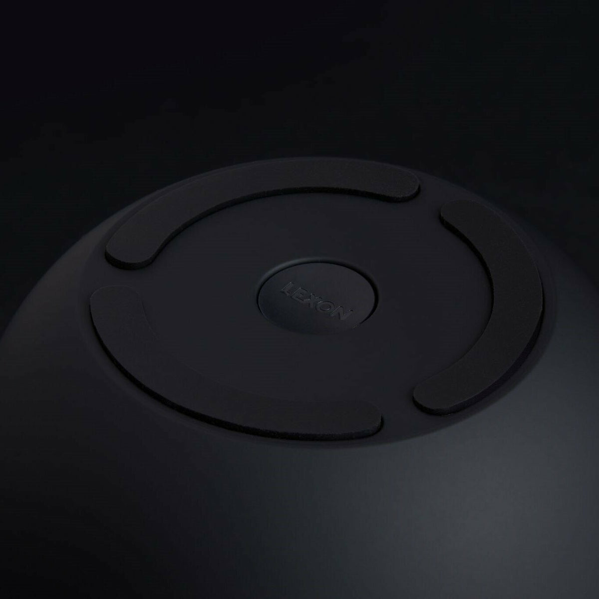 Station de Charge sans fil noire Oblio - Lexon - The Cool Republic