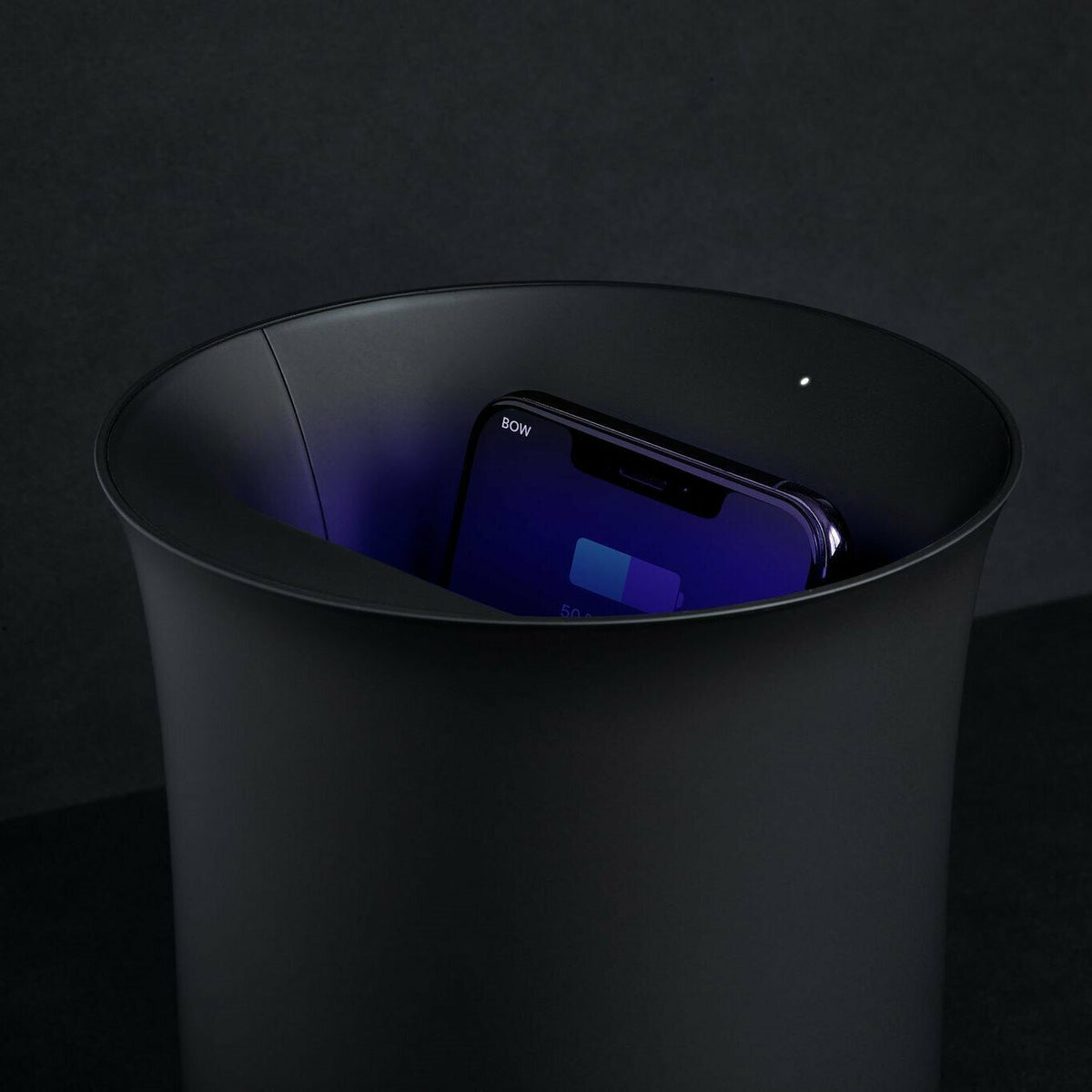 Station de Charge sans fil noire Oblio - Lexon - The Cool Republic