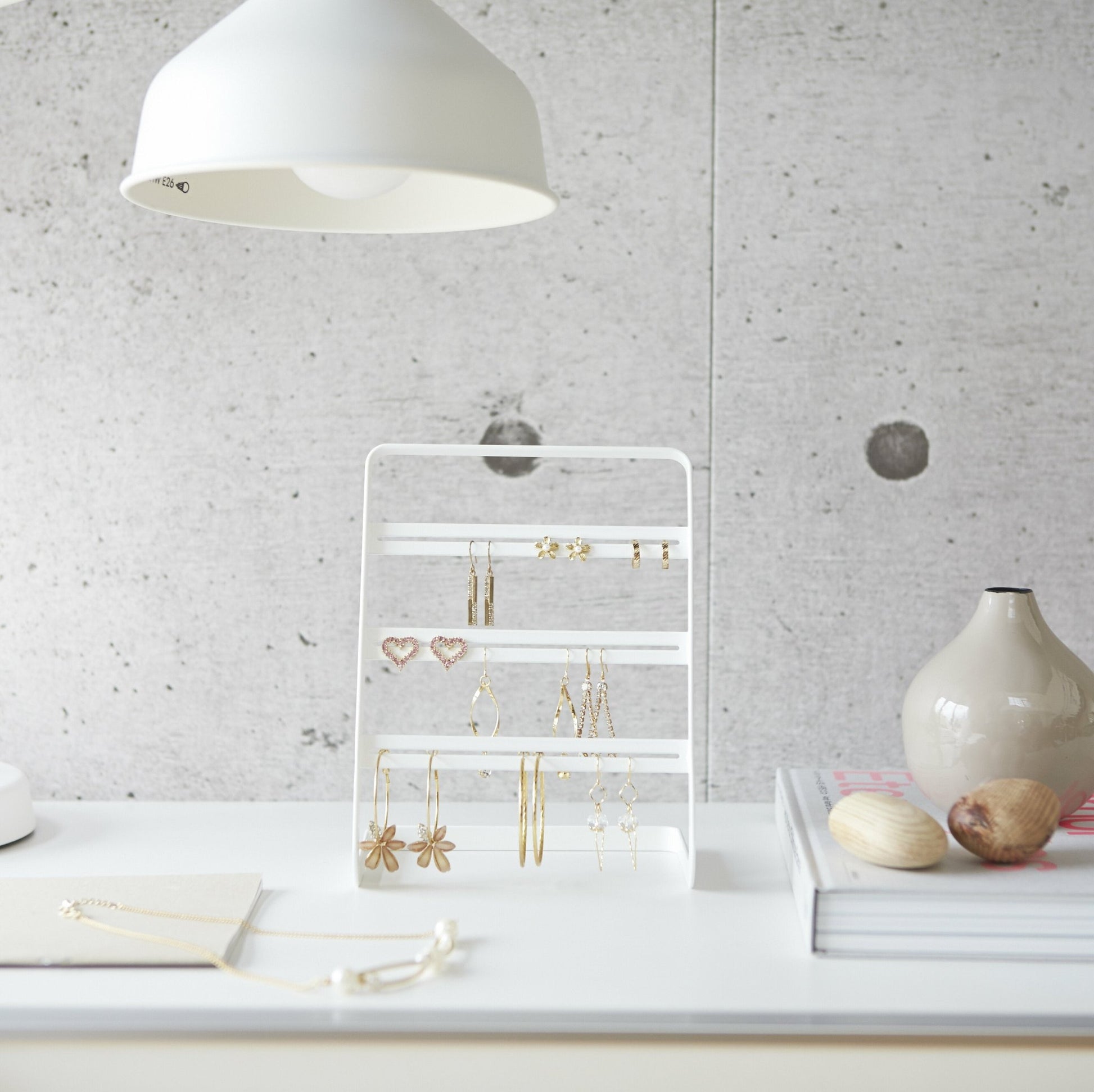 Support de boucle d'oreille blanc Tower - Yamazaki - The Cool Republic