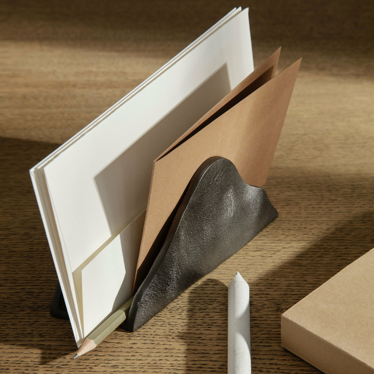Support en aluminium noirci 16,5 x 9,5 x 4,9 cm Yama - Ferm Living - The Cool Republic