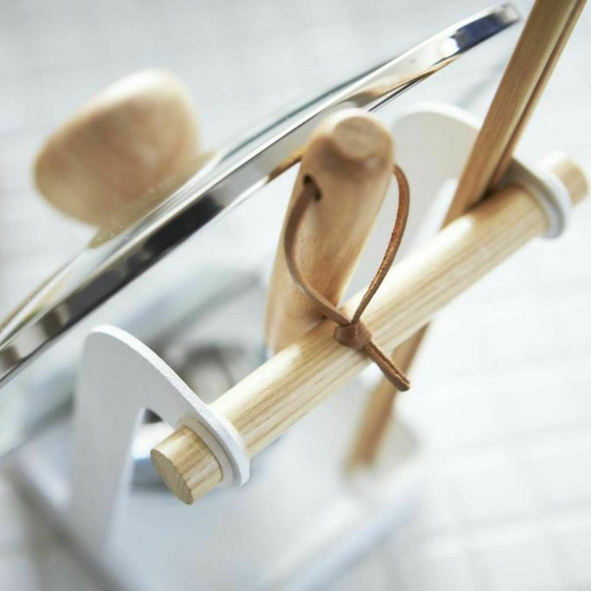 Support pour accessoires de cuisine blanc Tosca - Yamazaki - The Cool Republic