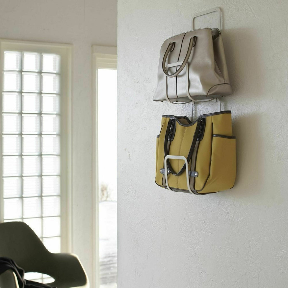 Support pour sac à main L en acier blanc - Yamazaki - The Cool Republic
