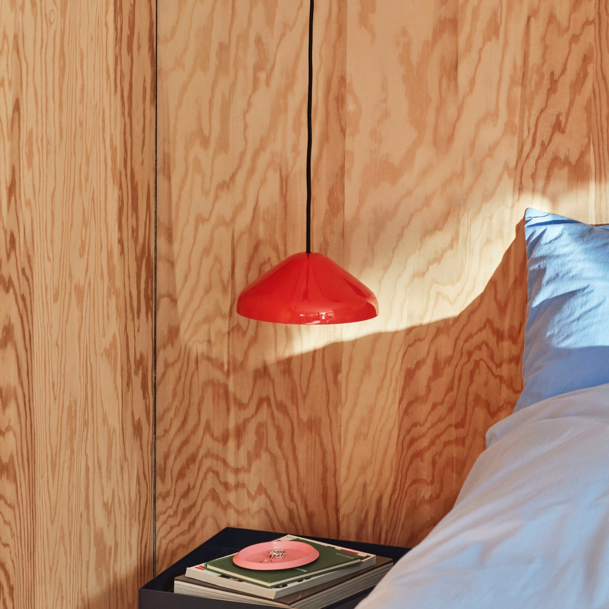 Suspension 23 cm en acier rouge Pao - HAY - The Cool Republic